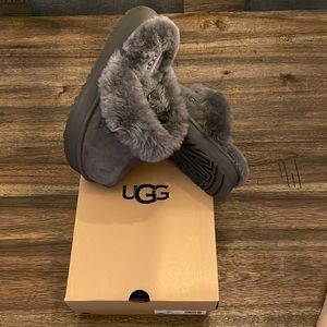Womens size US 9 UGG Disquette slippers. Brand New In box